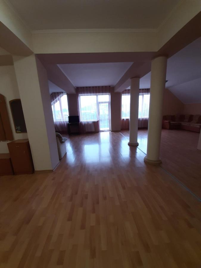 Apartments On Parkaniya 2A Mukacheve Exterior photo